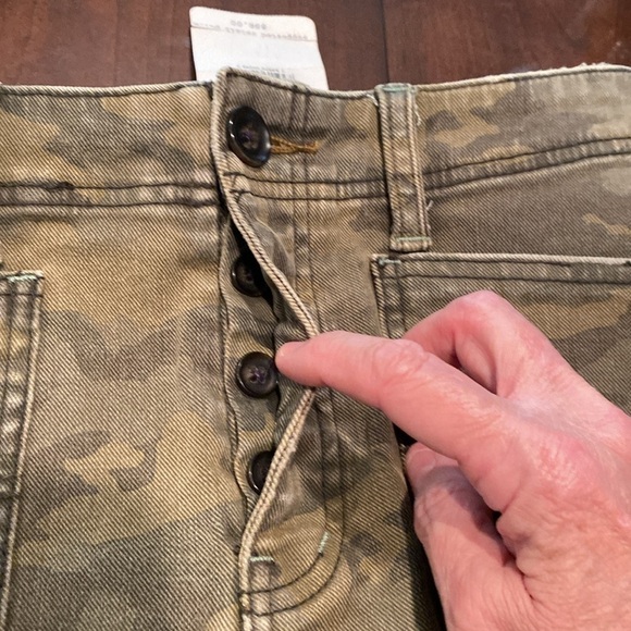 We the Free: Free People. “Army” high rise curvy Shorts Size 28 - Picture 8 of 9